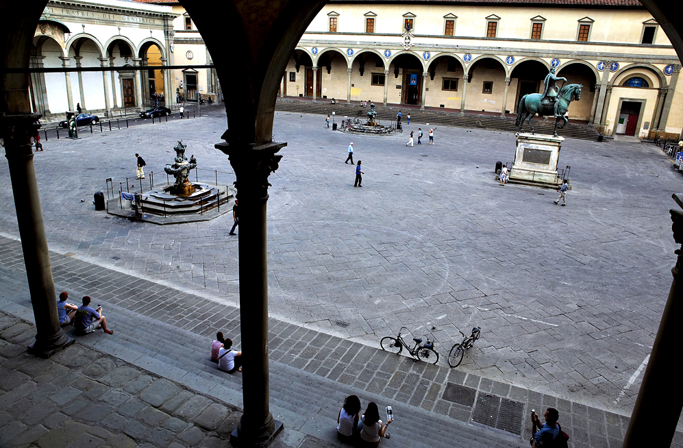 Ampliar Piazza Della Santissima Annunziata, Florencia