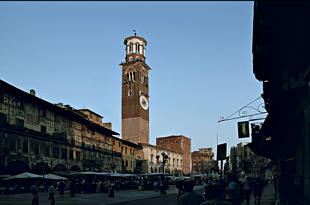 Ampliar Piazza delle Erbe, Verona